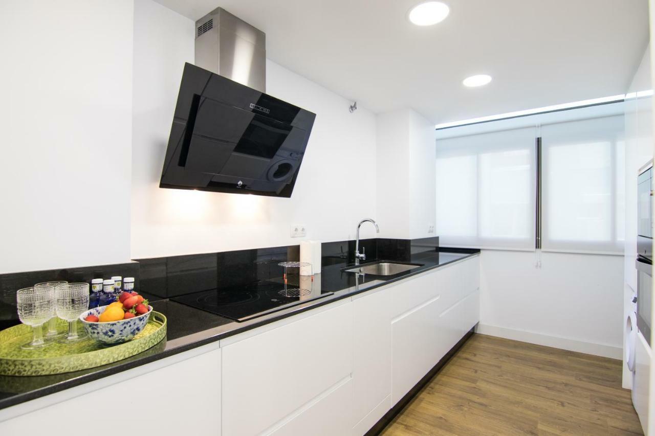 Homeforguest Stylish And Modern Apartment Overlooking Las Canteras Las Palmas de Gran Canaria Exterior photo