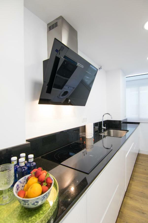 Homeforguest Stylish And Modern Apartment Overlooking Las Canteras Las Palmas de Gran Canaria Exterior photo