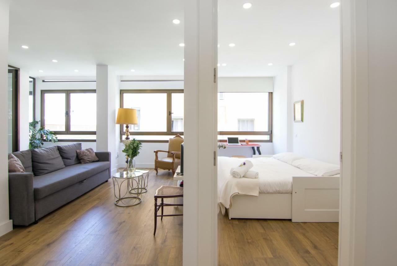 Homeforguest Stylish And Modern Apartment Overlooking Las Canteras Las Palmas de Gran Canaria Exterior photo